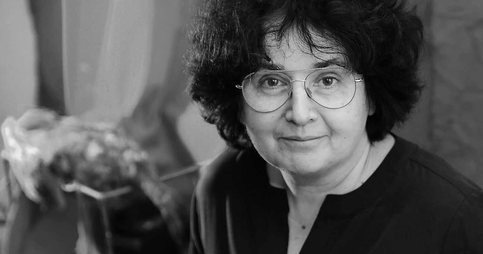 Prof. Mirosława Rochecka na Wydziale Sztuk Pięknych UMK pracowała od 1996 r., prowadziła pracownię malarstwa dla studentów kierunku konserwacja i restauracja dzieł sztuki 